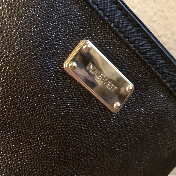 Nine West black pebbled sparkly metallic wristlet - Picture 6 of 7
